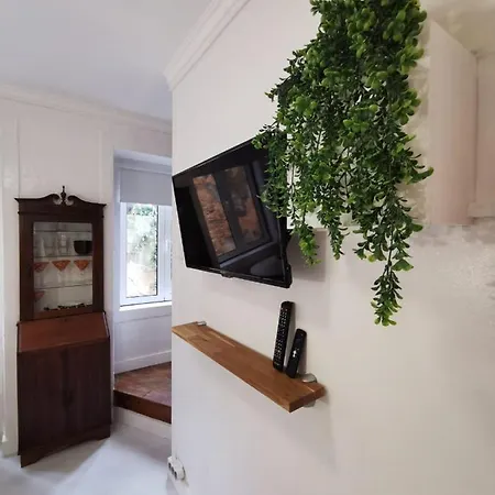 Lovely Small Loft In Alfama Near Castelo S Jorge Apartment *