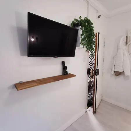 Lovely Small Loft In Alfama Near Castelo S Jorge Apartamento *